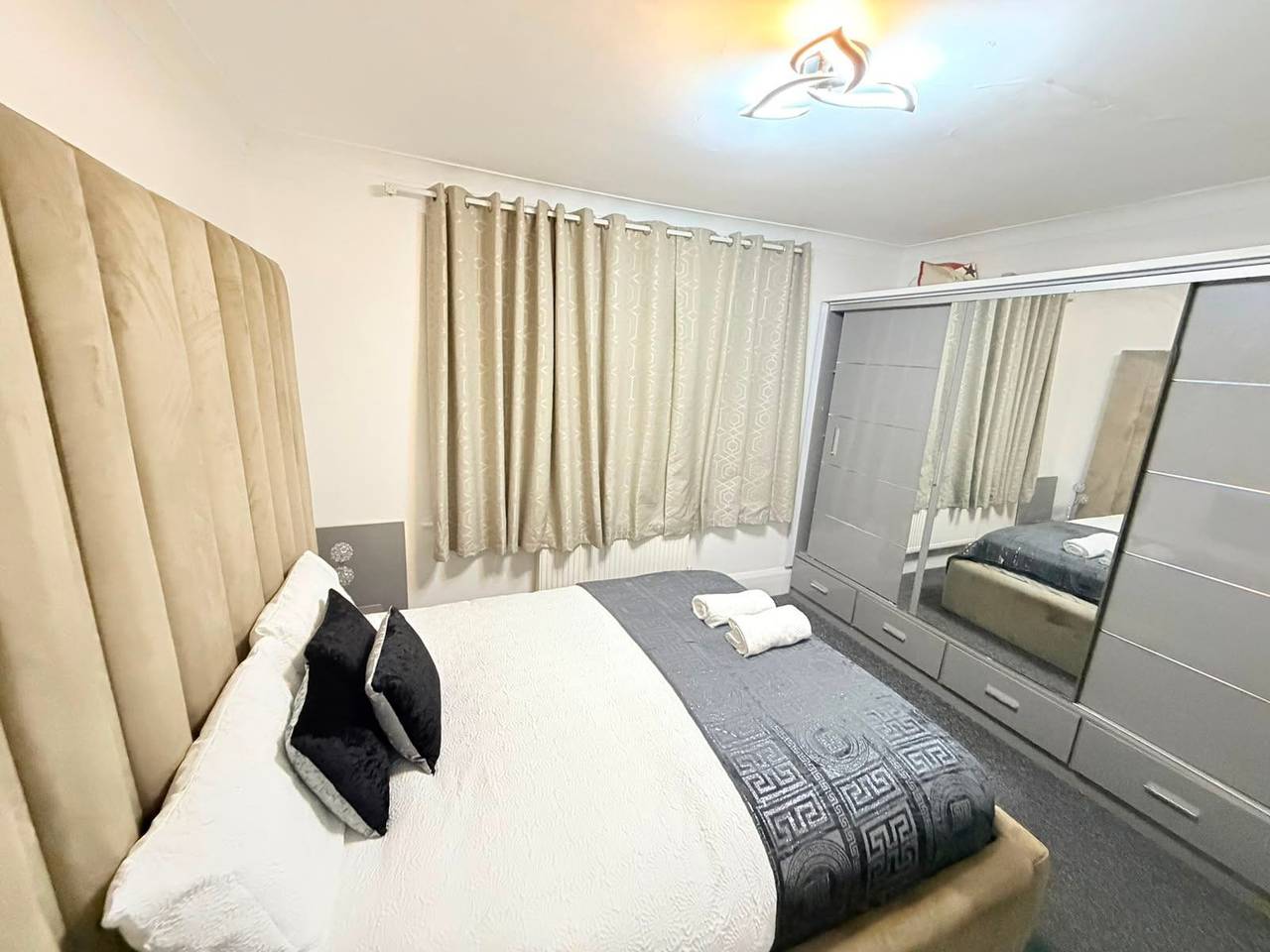7 Guests 3-Br free parking-near Manchester Airport in Stockport, Grand Manchester