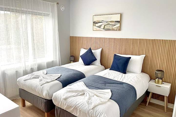 Entire apartment, Luxury By The Coast 6 in Galway, County Galway