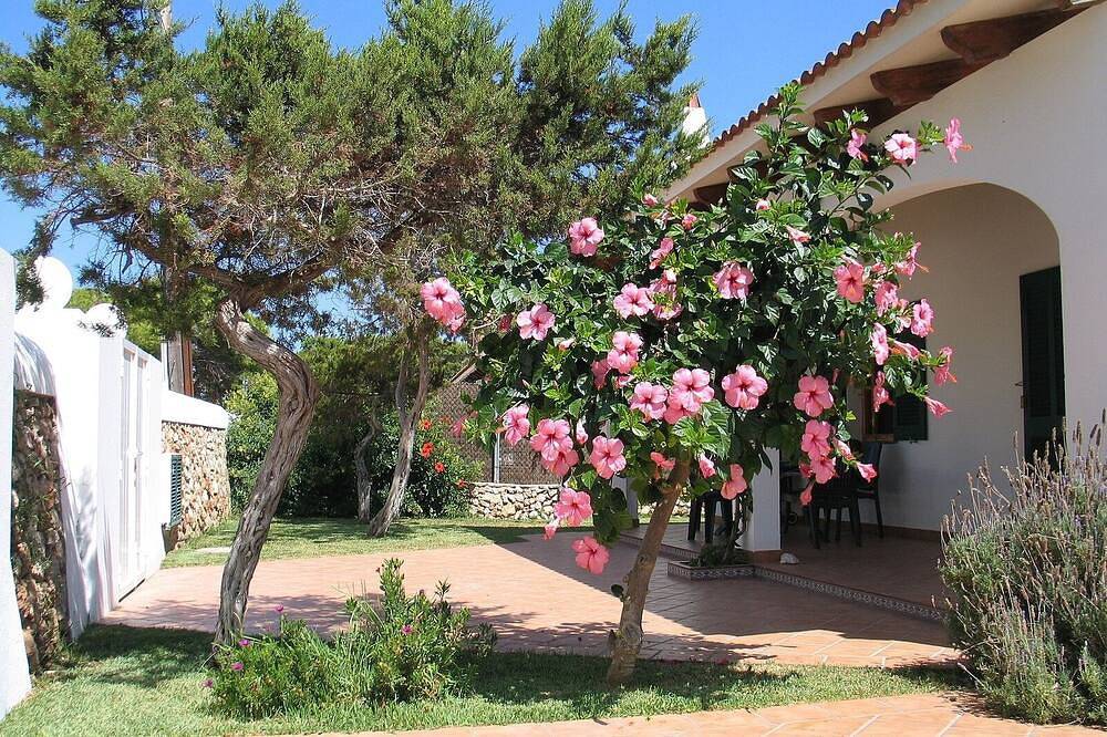 Villa met privézwembad goed gelegen in Cala Blanca, Ciutadella