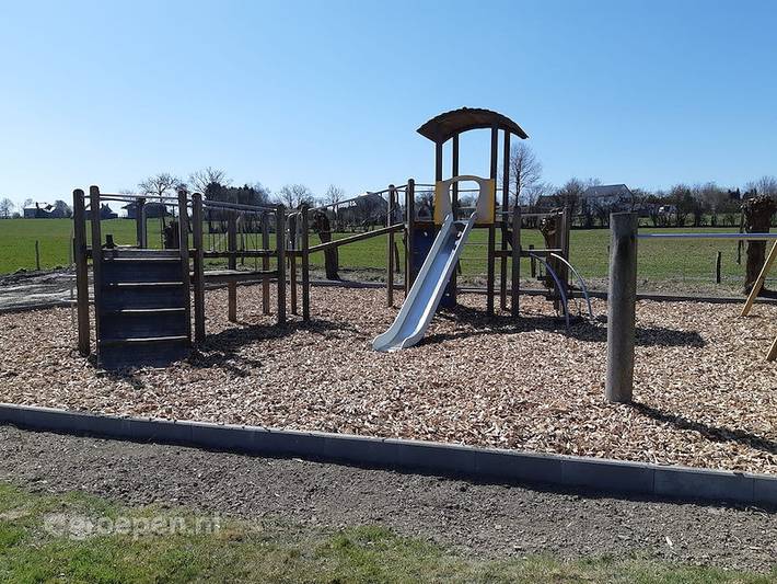 Location de vacances pour 37 personnes, avec balcon/terrasse ainsi que terrasse et sauna dans Tavigny - 2