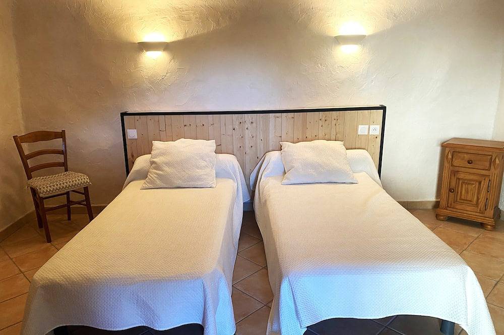 Appartement entier, Location vacances en Ardèche méridionale pour 6 personnes in Aubignas, Privas (arrondissement)