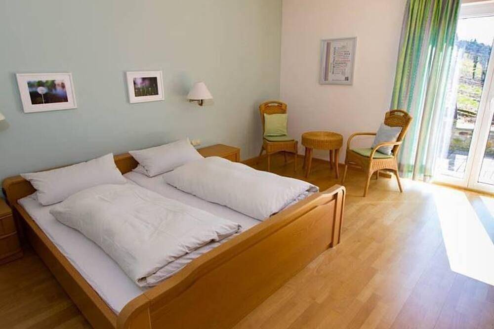 Ganze Wohnung, Gästehaus Falklay im Weingut Paul Knod - Dz Balkon Kat.A in Burg (Mosel), Bernkastel-Kues & Umgebung