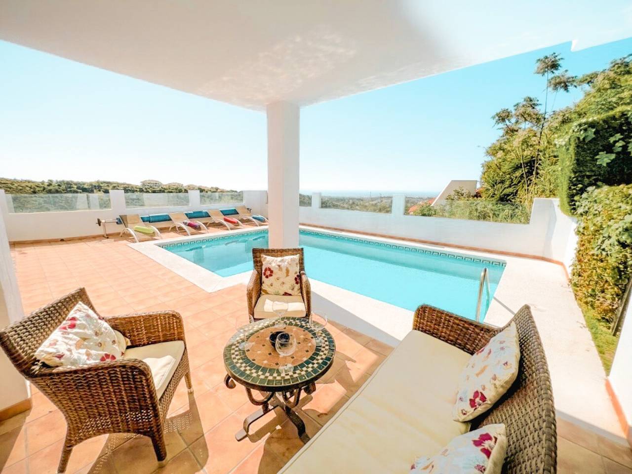 Schöne 4Bdr-Villa mit fantastischer Aussicht in Nueva Andalucia Golf Valley, Marbella