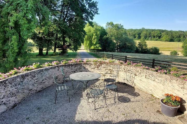 Gîte pour 3 personnes, avec terrasse dans Dombrot-sur-Vair