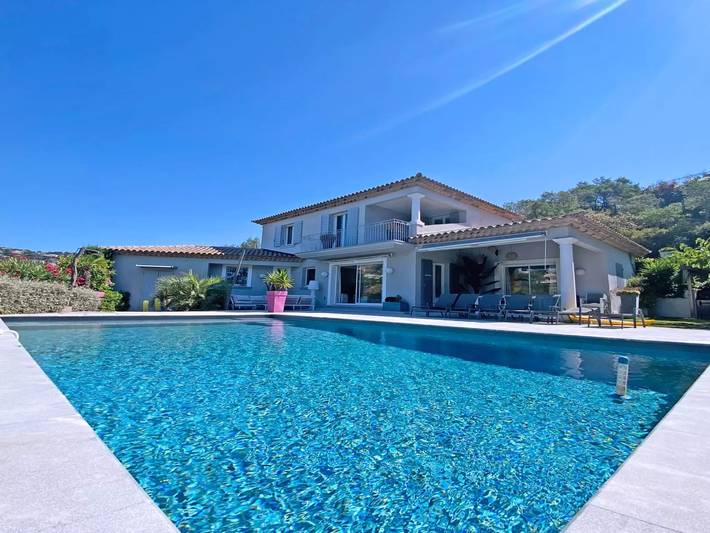 Location de vacances pour 10 personnes, avec piscine et jardin dans Golf Bluegreen Sainte-Maxime