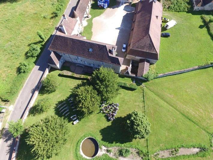 Auberge pour 8 personnes, avec terrasse et jardin à Surgy
