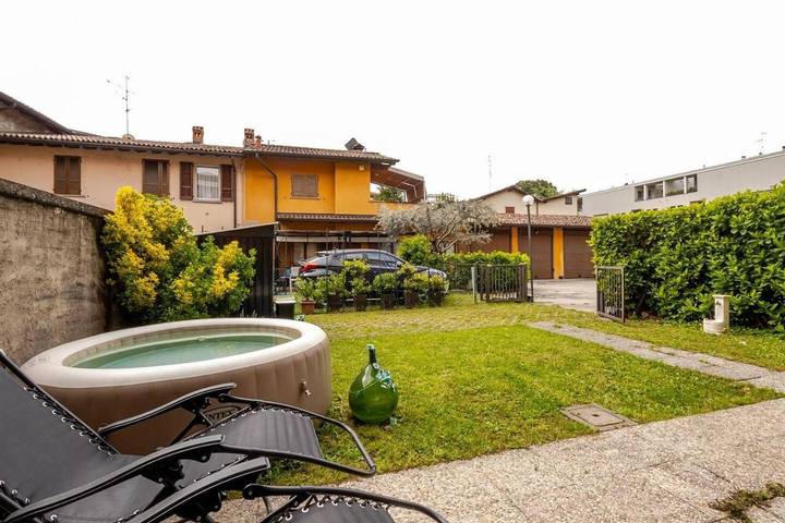 Ferienwohnung für 4 Personen, mit Pool und Garten sowie Whirlpool in Bergamo - 2
