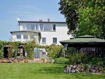 Ferienwohnung für 4 Personen, mit Seeblick und Terrasse sowie Garten, kinderfreundlich in Stralsund Umland