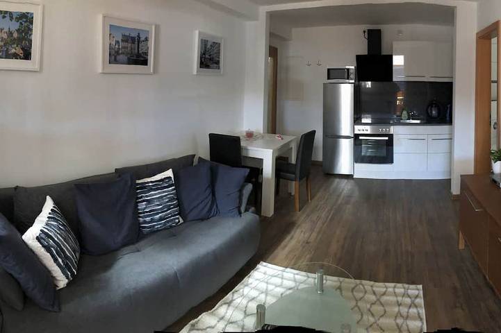 Ferienwohnung für 2 Personen, mit Terrasse und Garten in Marburg
