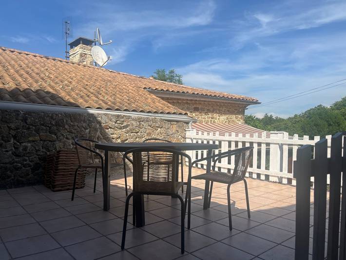 Holiday Home 'Gîte Les Hirondelles' with Shared Terrace in Saint-Alban-d'Ay, Tournon-sur-Rhône region