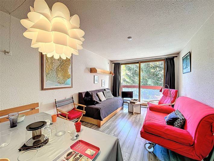 Gîte pour 5 personnes, avec balcon et piscine dans Le Corbier