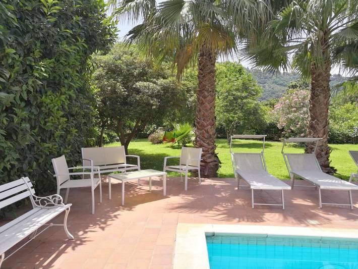 Location de vacances pour 2 personnes, avec terrasse ainsi que jardin et piscine, animaux acceptés à Acireale - 4