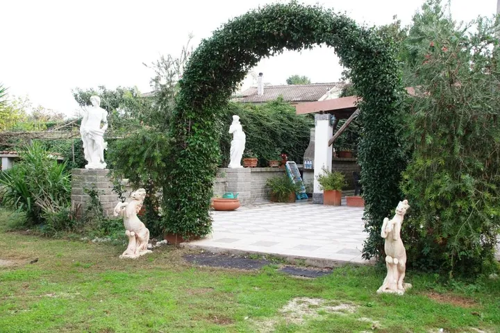 Alojamiento y desayuno para 2 personas, con jardín y jacuzzi - 1