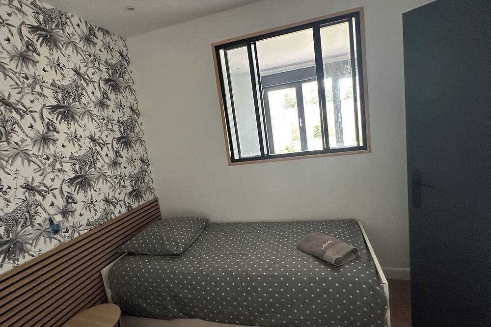 3-bedroom seaside house with garden and parking. Pets welcome. in Luc-sur-Mer, Caen region