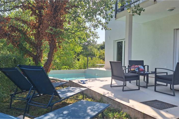 Ferienhaus für 6 Personen, mit Balkon und Pool sowie Garten, mit Haustier - 1