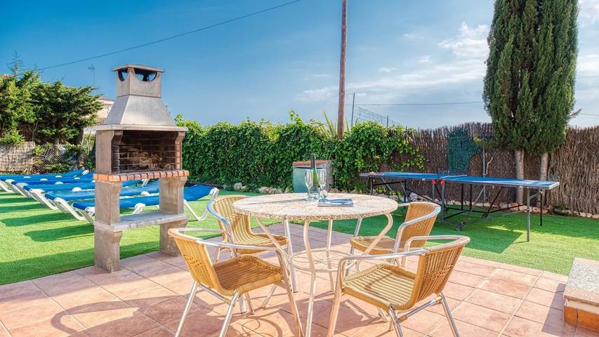 Villa "Costacabana - Yara" com piscina privada e Wi-Fi in Condado del Jaruco, Lloret de Mar