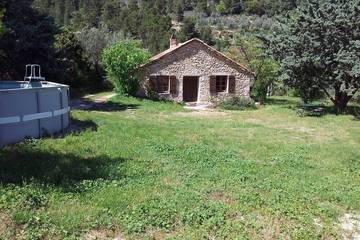 Gîte pour 4 personnes, avec jardin à Bénivay-Ollon
