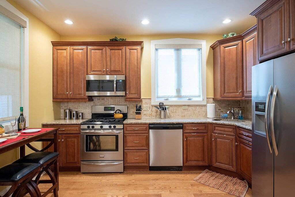 Ganze Wohnung, Roscoe Village- Nur wenige Schritte, um nette Geschäfte und Restaurants! Schlafmöglichkeiten 4-6 in Chicago, Cook County