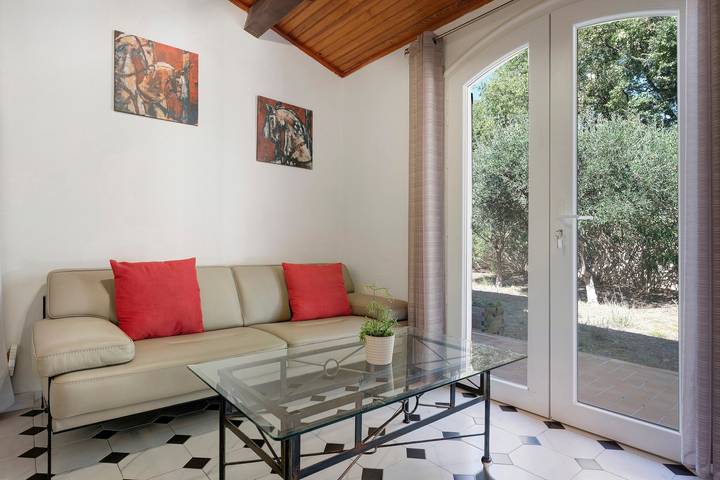 Holiday Home '48 M² Gite Proche De Nîmes' with Private Terrace, Wi-Fi and Air Conditioning in Nimes region
