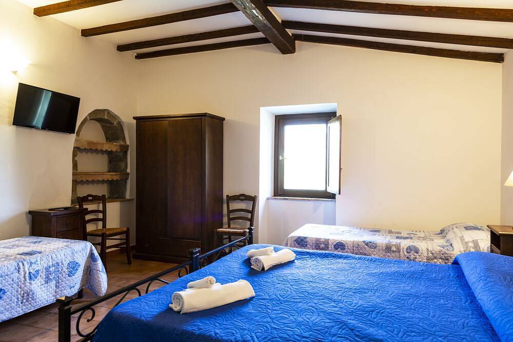 Eden Farm Rustic farm at the end of the 19th century with park and swimming pool in Pitigliano, Grosseto Provinz