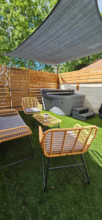 Gîte pour 4 personnes, avec jacuzzi et jardin à Allauch - 2