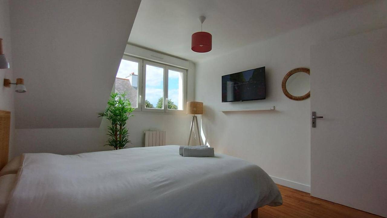 Two-Bedroom House in Locmiquélic, Côte des Mégalithes