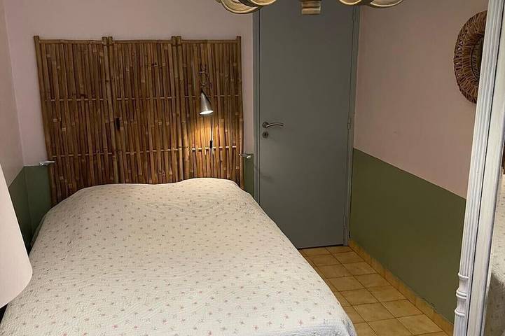 Location de vacances pour 6 personnes, avec terrasse, animaux acceptés à Belgentier - 2