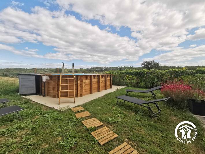 Gîte pour 4 personnes, avec Terrasse ainsi que Jardin et Piscine