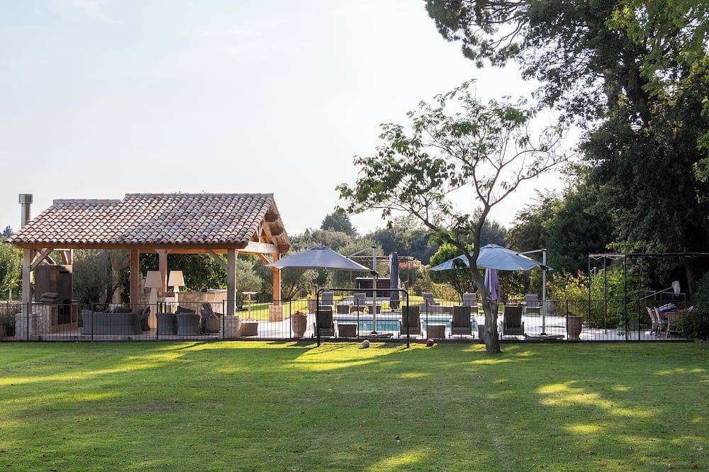 Mas Le 7 - Chambre Rosalie - 2 (basic rate) to 4 people in Saint-Andiol, Arles region