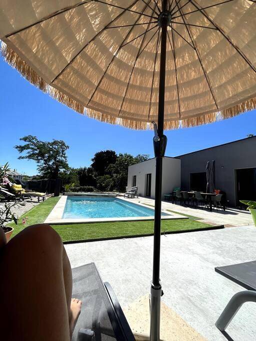 Appartement entier, Maison d’hôtes accès piscine in La Chaussée-Saint-Victor, Région de Blois
