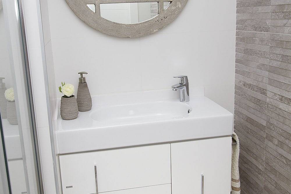 Apartamento entero, Apartamento Deluxe - Primera Linea Playa, Piscina, A/A, Wifi Y Parking Gratis in La Carihuela, Torremolinos