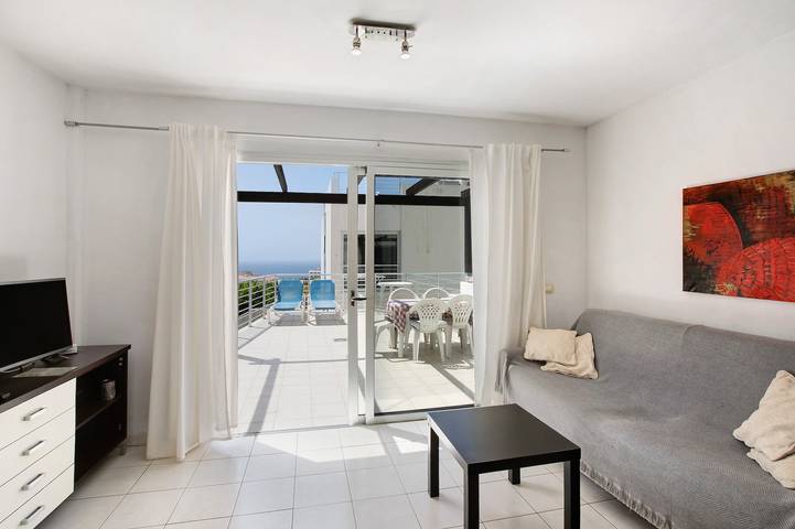 Entire apartment, Holiday Apartment 'Tenerife Dúplex Callao' with Sea View, Shared Pool and Wi-Fi in Callao Salvaje, Adeje
