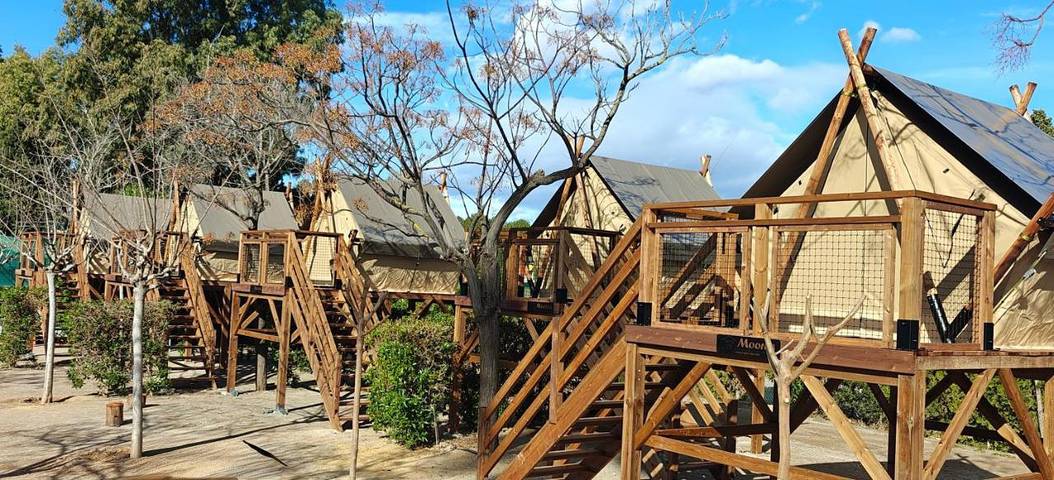 Camping pour 5 personnes, avec Terrasse ainsi que Bassin pour enfant et Piscine