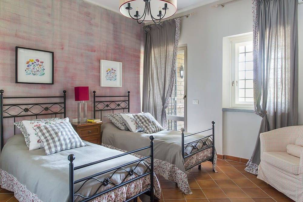 Villa cerca de Roma con gran piscina privada in Roma, Provincia de Roma