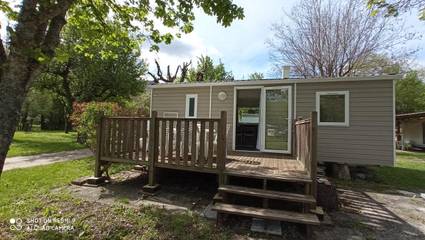 Gîte pour 5 personnes, avec jardin et vue ainsi que terrasse et piscine à La Motte-Chalancon
