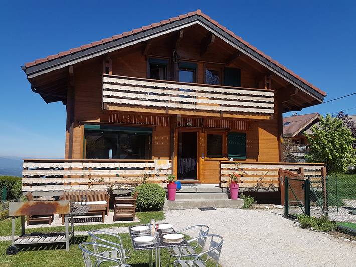 Maison de campagne pour 10 personnes, avec balcon et jacuzzi ainsi que jardin et piscine dans Saint-Sixt