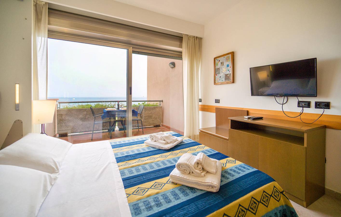 Geheel vakantieappartement, Zwembad bij Mondello Beach in Addaura, Palermo