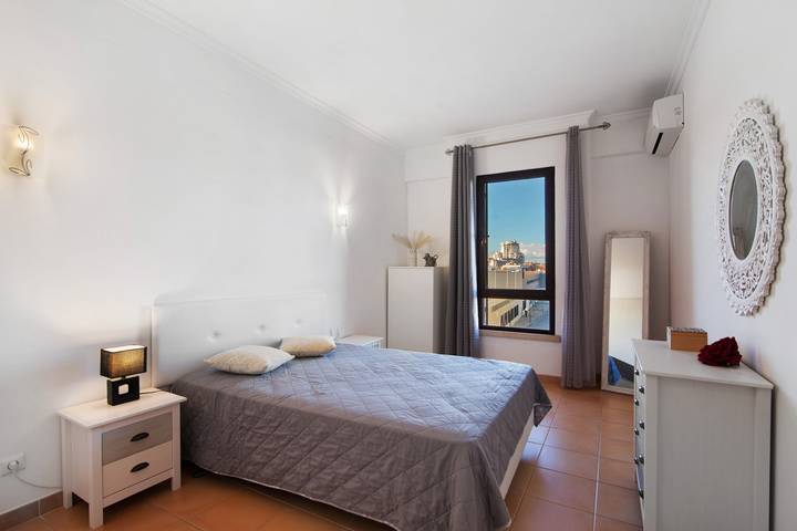 Entire apartment, Apartment 'Oura Beach Cozy' with Balcony, Wi-Fi and Air Conditioning in Albufeira e Olhos de Água, Faro District