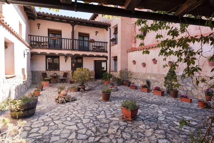 Hotel para 2 personas, con Terraza y Jardín en Albarracín