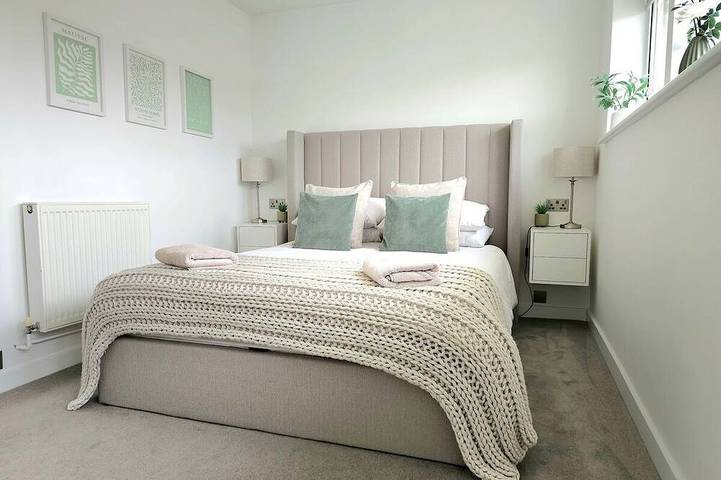3Br - Luxury Home Away From Home - Contractor Digs - Near Lgw Airport in Crawley, Sussex de l'Ouest