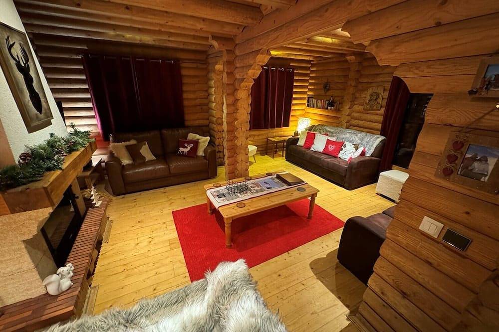 Cosy traditional self-catered 7 bedroom log cabin chalet in Courchevel La Tania. in La Tania, La Perrière