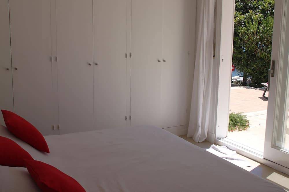 Villa belles prestations Port d'Addaia, fantastique vue, piscine privée. in Port d'Addaia, Es Mercadal