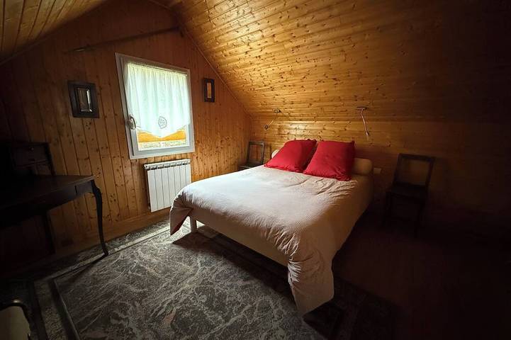 Chalet L'Orry Riverfront & Mountain View in Val-de-Sos, Parc naturel régional des Pyrénées ariégeoises