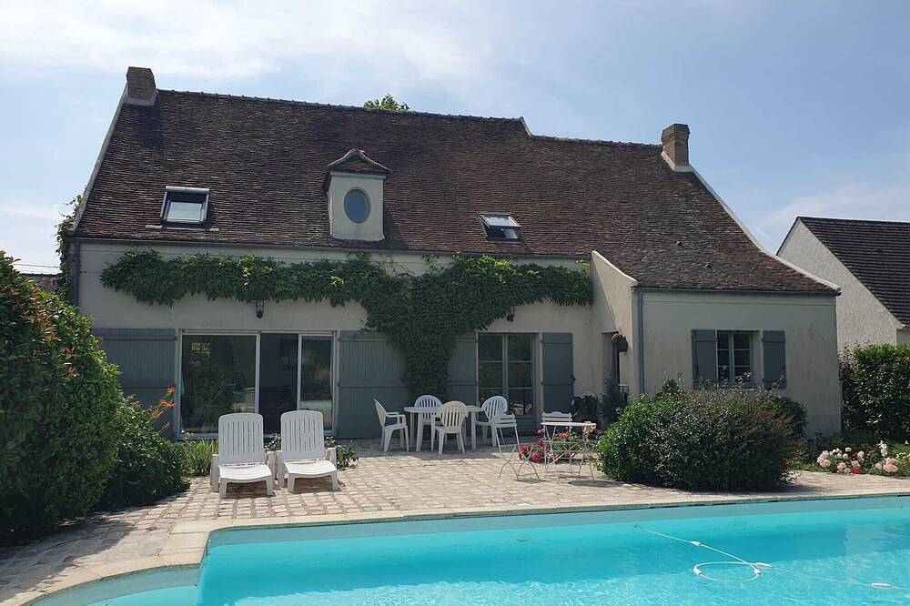 Jolie maison haut de gamme avec piscine chauffée et belle vue sur nature in Dammartin-sur-Tigeaux, Seine-et-Marne
