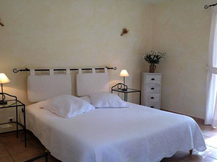 Chambre d’hôte pour 4 personnes, avec piscine ainsi que jardin et vue à Roussillon - 3