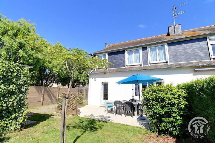Gîte pour 8 personnes, avec Jardin et Vue à Hirel