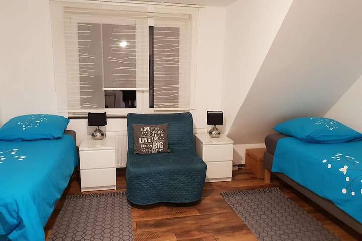 Ganze Wohnung, Luxuriöse großzügige Wohnung mit einem Schlafzimmer für zwei Personen in Solingen, Bergisches Land