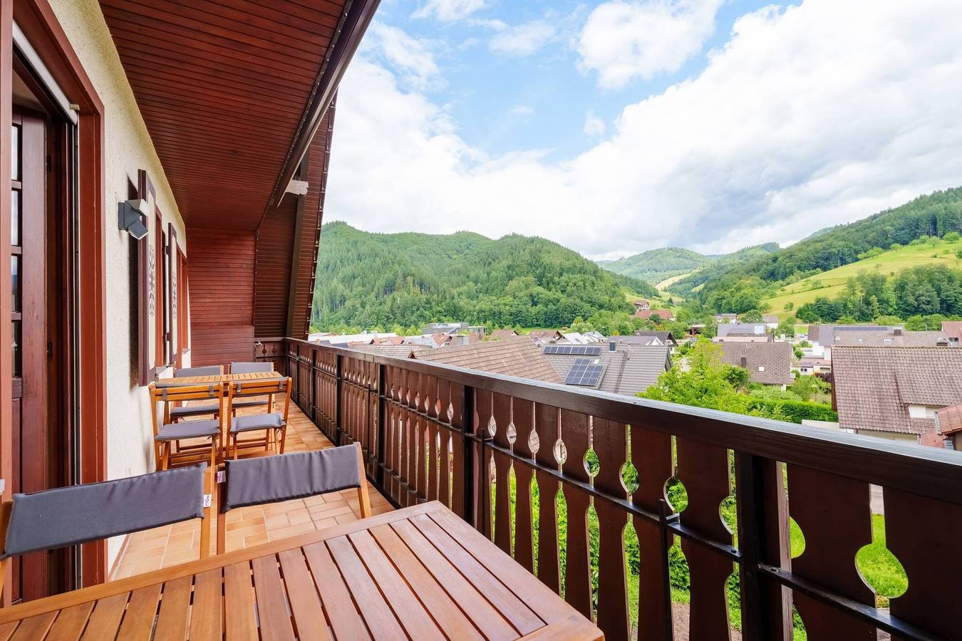 Ganze Wohnung, Ferienwohnung Höflepanorama, 4 Klimageräte, Sauna, Kamin, Grill, Panoramaussicht, Balkon, Wlan in Oppenau, Mittlerer Schwarzwald