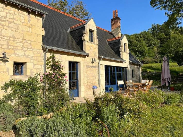 Location de vacances pour 10 personnes, avec piscine ainsi que jardin et vue à Huismes - 2