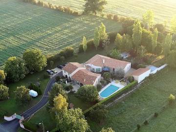 Cottage pour 2 personnes, avec jardin et piscine à Coulon